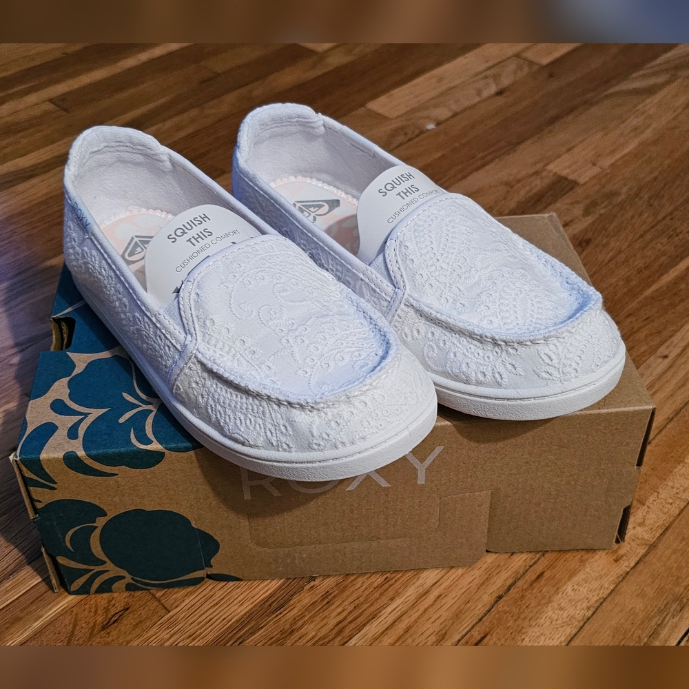 Roxy Minnow VII slip-ons, size 6